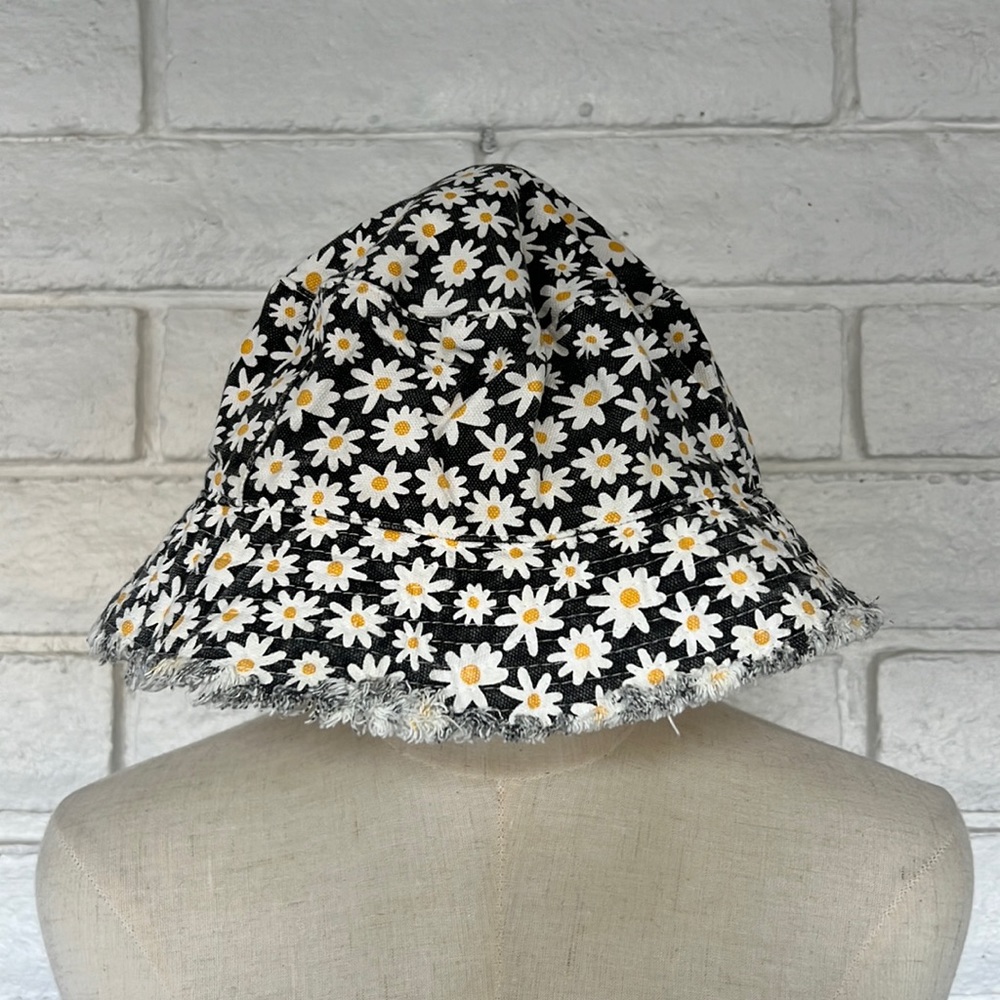 Daisy Bucket Hat 🌼